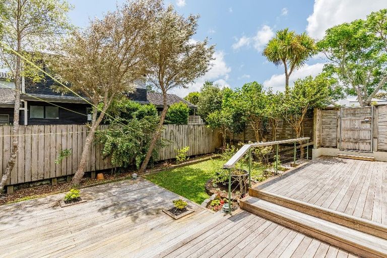 Photo of property in 17 Highwood Grove, Torbay, Auckland, 0630