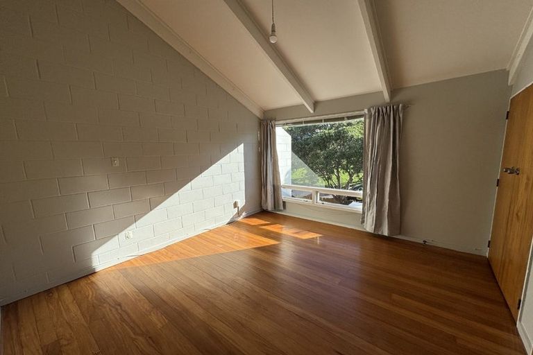 Photo of property in 14a Waiwera Crescent, Maupuia, Wellington, 6022