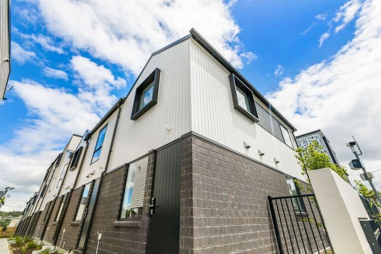 Photo of property in 1/3234 Great North Road, New Lynn, Auckland, 0600