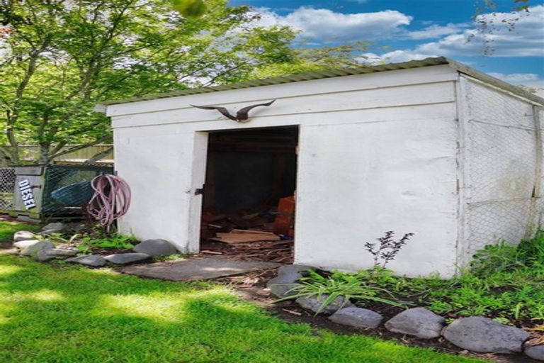 Photo of property in 28 Domain Road, Waipawa, 4210