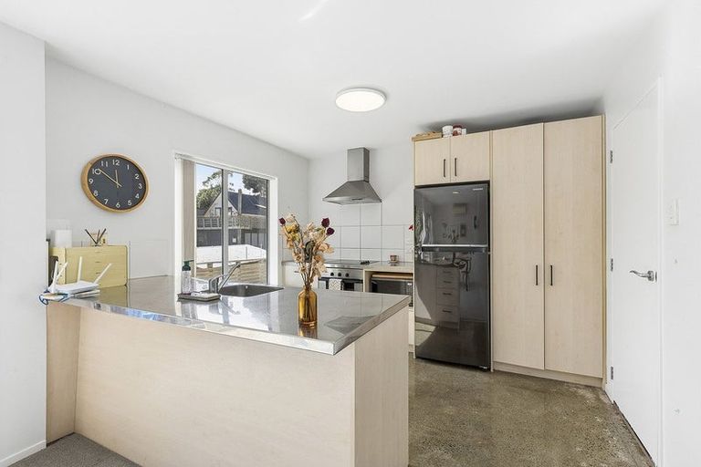 Photo of property in 24a Kellsmere Crescent, Island Bay, Wellington, 6023
