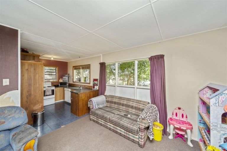 Photo of property in 2 Bone Crescent, Hawera, 4610