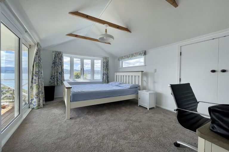 Photo of property in 299 Karaka Bay Road, Karaka Bays, Wellington, 6022