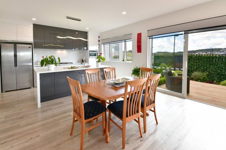 Photo of property in 19 Maka Terrace, Orewa, 0931