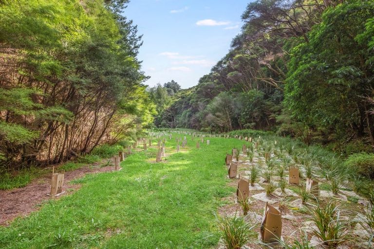 Photo of property in 104 Airlie Road, Plimmerton, Porirua, 5026