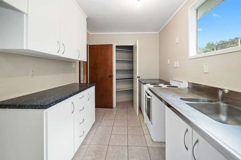 Photo of property in 104 Kemp Road, Massey, Auckland, 0614
