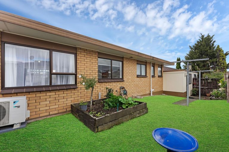Photo of property in 2/10 Duke Street, Papakura, 2110