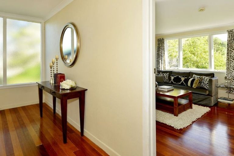Photo of property in 1/9 Marsh Avenue, Forrest Hill, Auckland, 0620