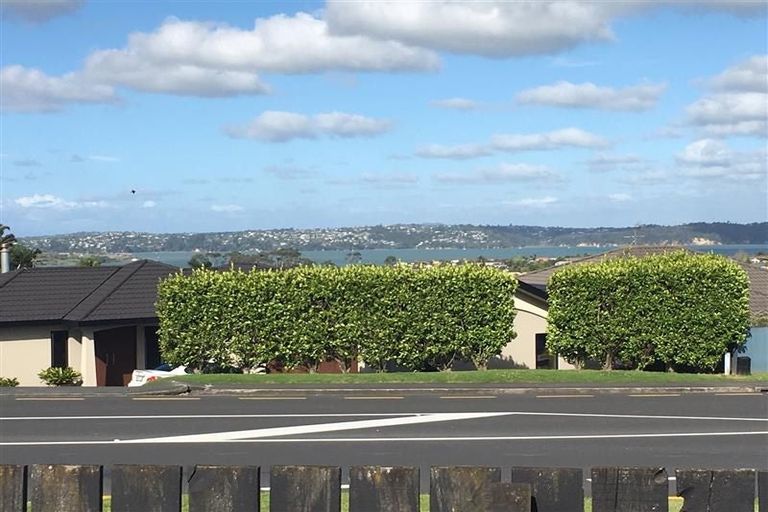 Photo of property in 47 Luckens Road, West Harbour, Auckland, 0618