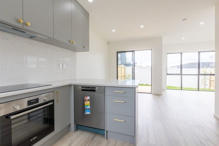 Photo of property in 6/77 Glenmore Road, Sunnyhills, Auckland, 2010