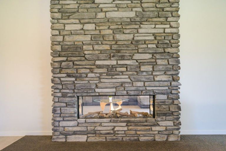 Photo of property in 33 Hartwell Drive, Kelvin Grove, Palmerston North, 4470