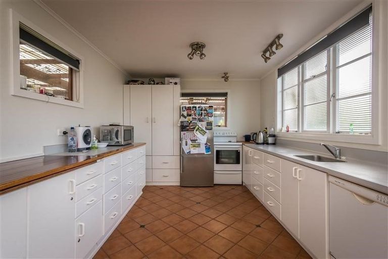 Photo of property in 63 Hutchinson Avenue, New Lynn, Auckland, 0600