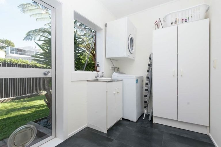 Photo of property in 14 Judkins Crescent, Cockle Bay, Auckland, 2014