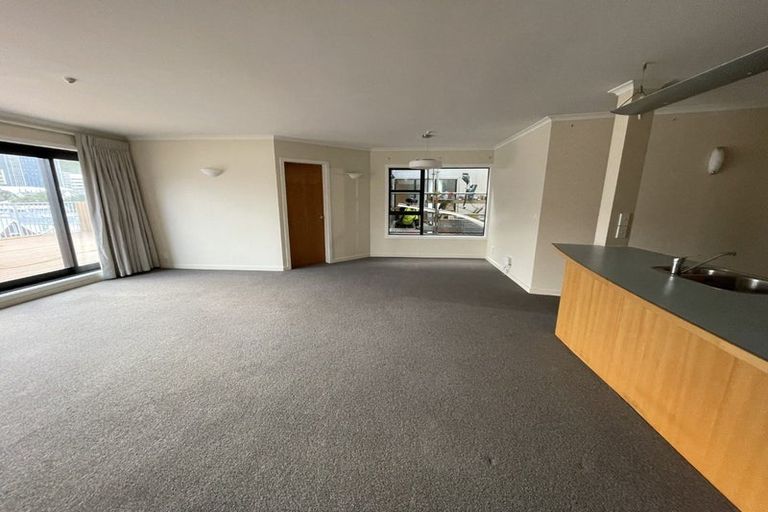 Photo of property in Endeavour Apartments, 125u6 Thorndon Quay, Pipitea, Wellington, 6011