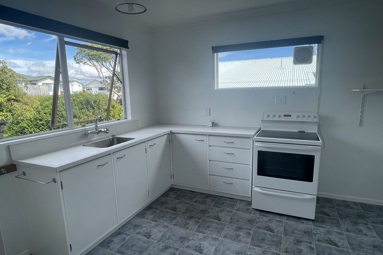 Photo of property in 65a Horokiwi Road West, Newlands, Wellington, 6037