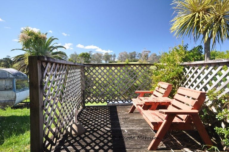 Photo of property in 32 Sandy Beach Road, Tinopai, 0593