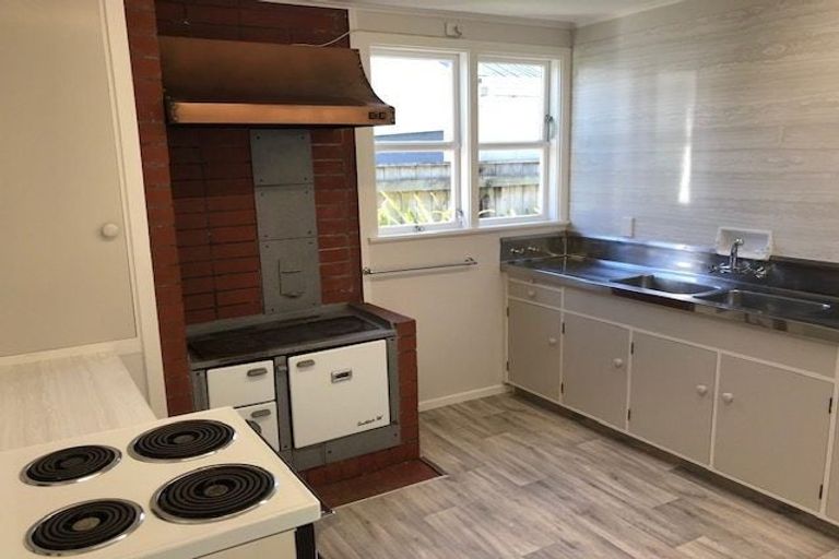 Photo of property in 27 Hautana Square, Woburn, Lower Hutt, 5010