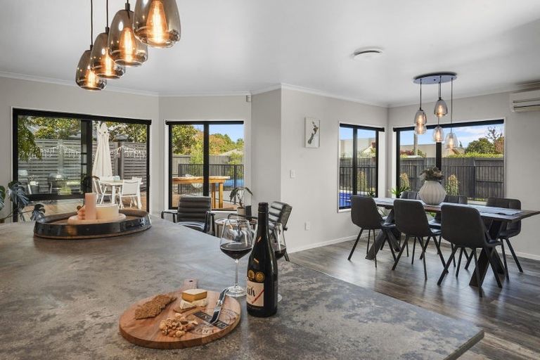 Photo of property in 28 Madison Street, Cambridge, 3434