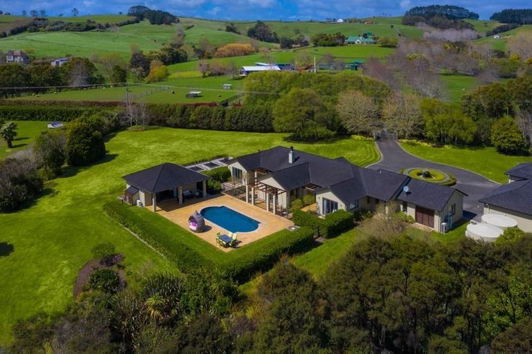 Photo of property in 1030 Peak Road, Helensville, 0875