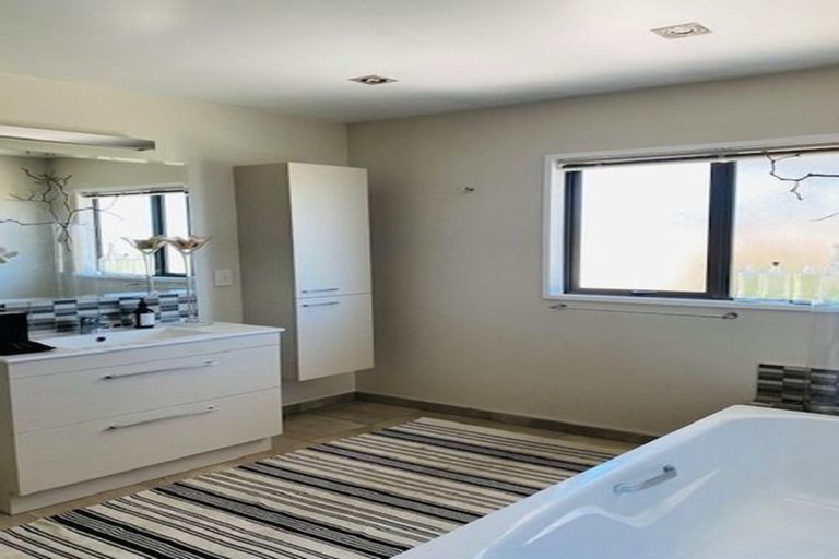 Photo of property in 16 Kennedys Bush Road, Halswell, Christchurch, 8025