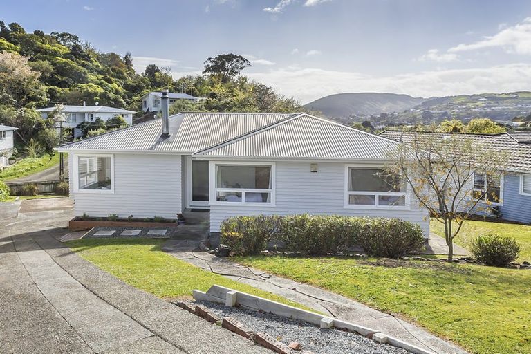 Photo of property in 36 Larsen Crescent, Tawa, Wellington, 5028