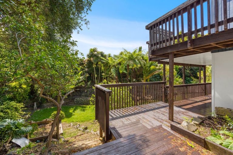 Photo of property in 26 Pickwick Parade, Mellons Bay, Auckland, 2014