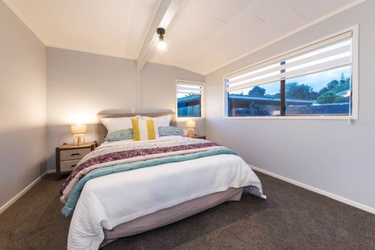 Photo of property in 11 Kayle Glen, West Harbour, Auckland, 0618