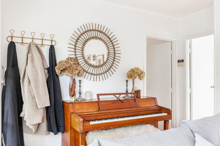 Photo of property in 25 Roseneath Place, Birkdale, Auckland, 0626