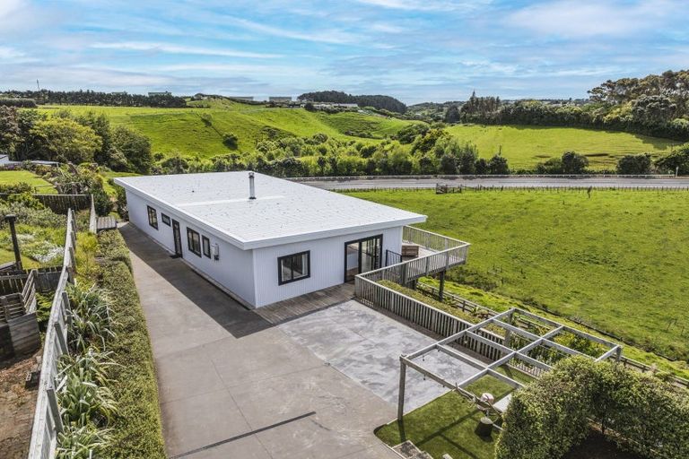 Photo of property in 22b Saint Ives Grove, Whalers Gate, New Plymouth, 4310