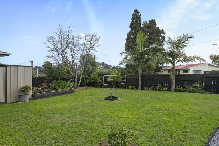 Photo of property in 2 Hughes Terrace, Te Atatu Peninsula, Auckland, 0610