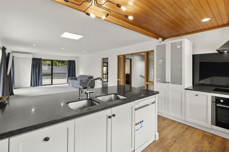 Photo of property in 9 Gloria Avenue, Te Atatu Peninsula, Auckland, 0610