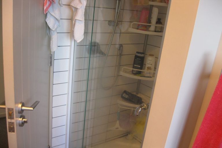 Photo of property in 50a Miles Crescent, Newlands, Wellington, 6037