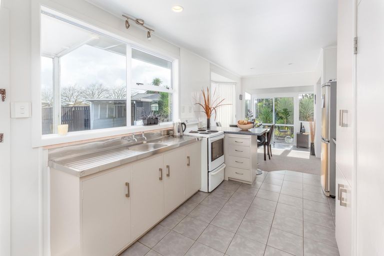 Photo of property in 19 Paterson Avenue, Pukekohe, 2120