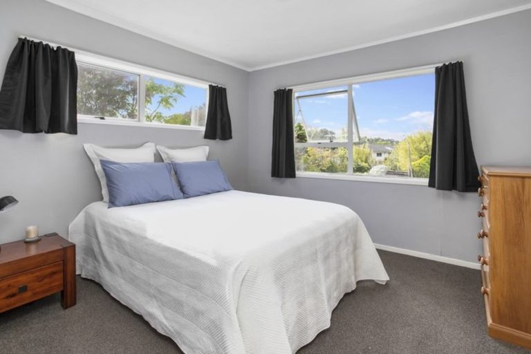 Photo of property in 3 Seabar Place, Glen Eden, Auckland, 0602