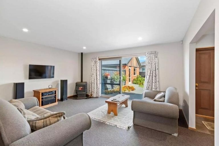 Photo of property in 79 Vivian Street, Burwood, Christchurch, 8083