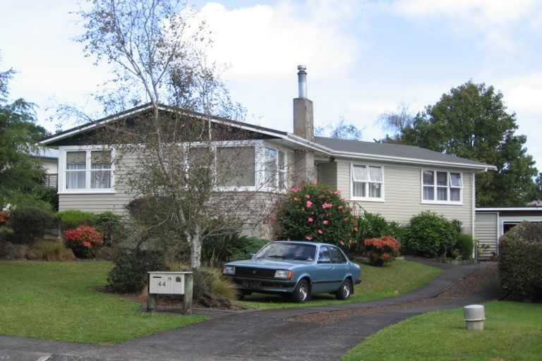 Photo of property in 44 Kingdale Road, Henderson, Auckland, 0610