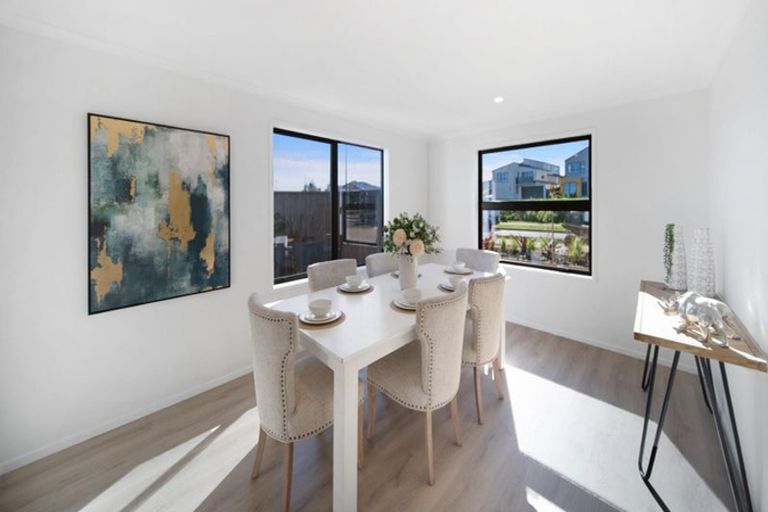 Photo of property in 26 Emerald Avenue, Rosehill, Papakura, 2113