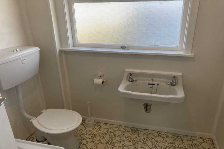 Photo of property in Shakespeare Flats, 8/48 Merton Street, Trentham, Upper Hutt, 5018