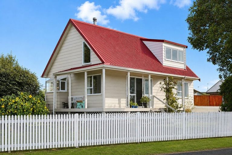 Photo of property in 9 Garland Drive, St Andrews, Hamilton, 3200