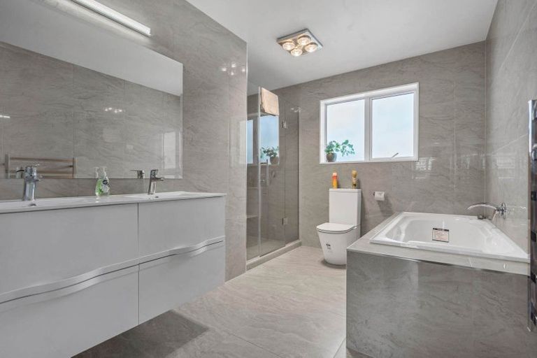 Photo of property in 3 Cloghfin Place, Flat Bush, Auckland, 2019