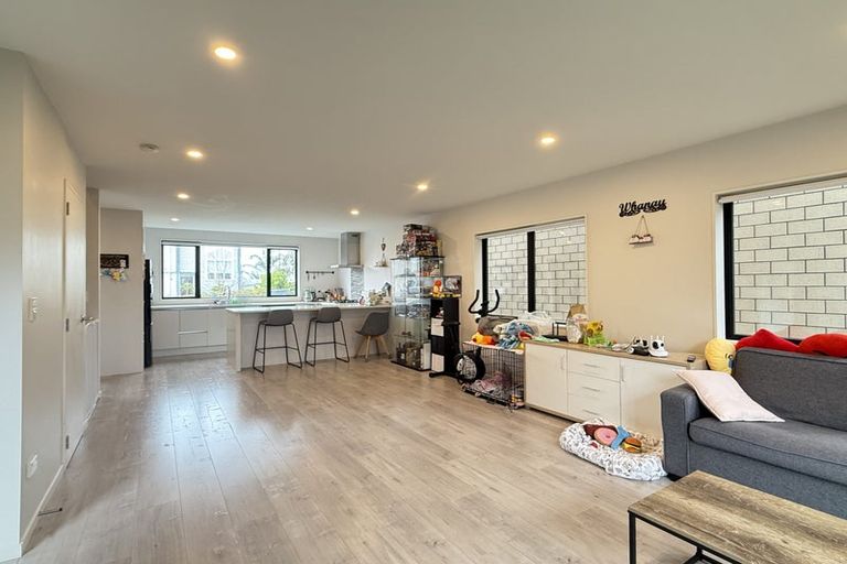 Photo of property in 6 Kearns Drive, Hobsonville, Auckland, 0616