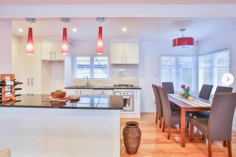 Photo of property in 16 Limmer Place, Browns Bay, Auckland, 0632