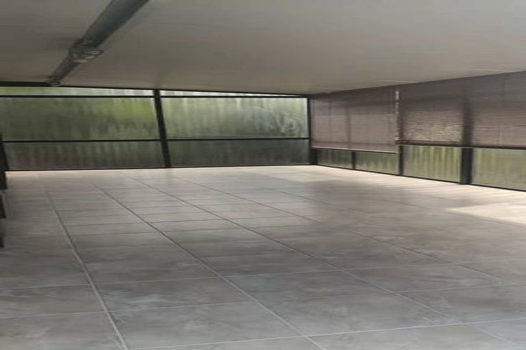 Photo of property in 34a Mark Edward Drive, Half Moon Bay, Auckland, 2012