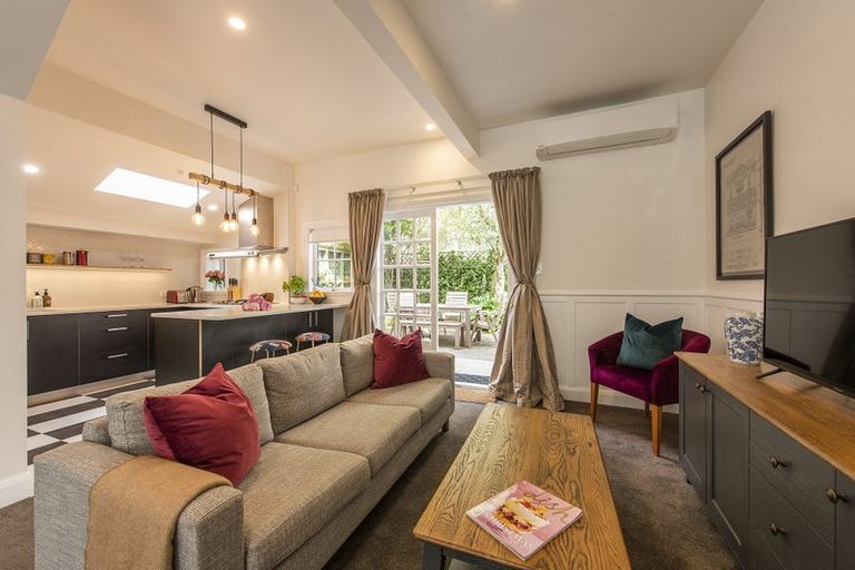 Photo of property in 6 Brougham Street, Mount Victoria, Wellington, 6011