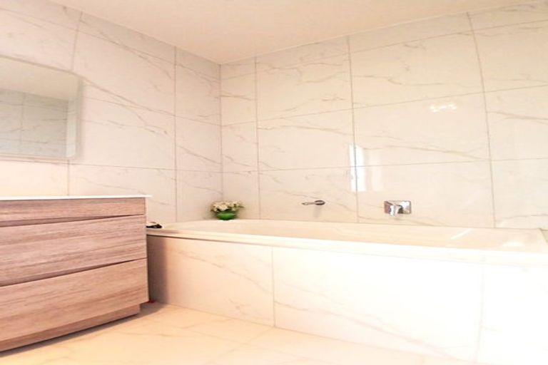 Photo of property in 50 Cloonlyon Drive, Flat Bush, Auckland, 2019