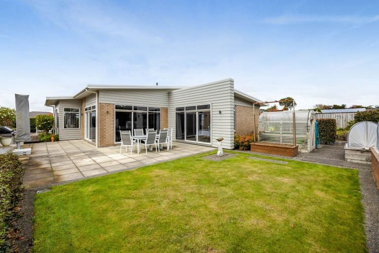 Photo of property in 27 Montague Grove, Stratford, 4332