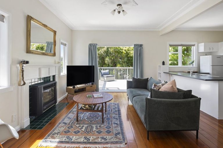 Photo of property in 22 Ranui Crescent, Khandallah, Wellington, 6035