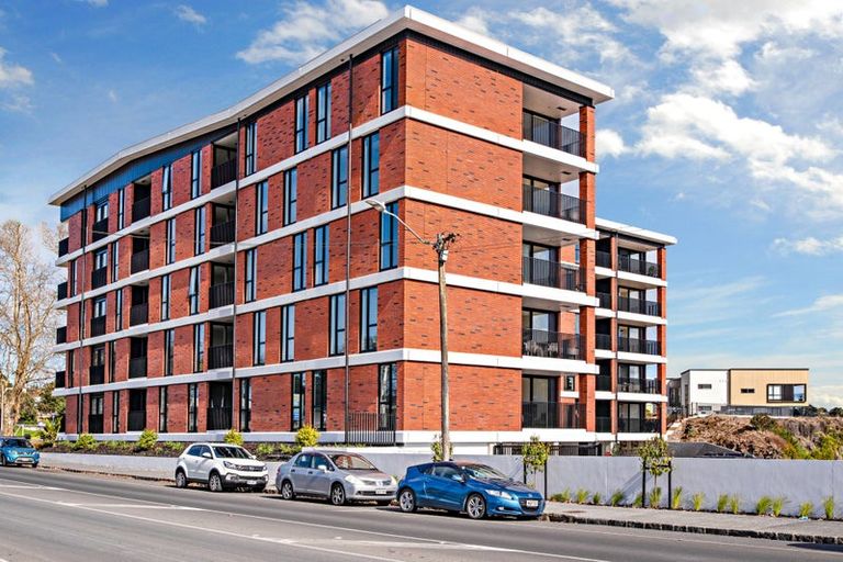 Photo of property in 6/36 Edmonton Road, Henderson, Auckland, 0612