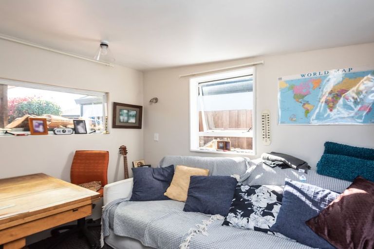 Photo of property in 18 Lowry Avenue, Redwood, Christchurch, 8051