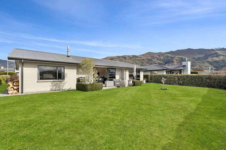 Photo of property in 4 Daniels Terrace, Wanaka, 9305